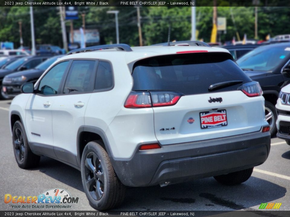 2023 Jeep Cherokee Altitude Lux 4x4 Bright White / Black Photo #4