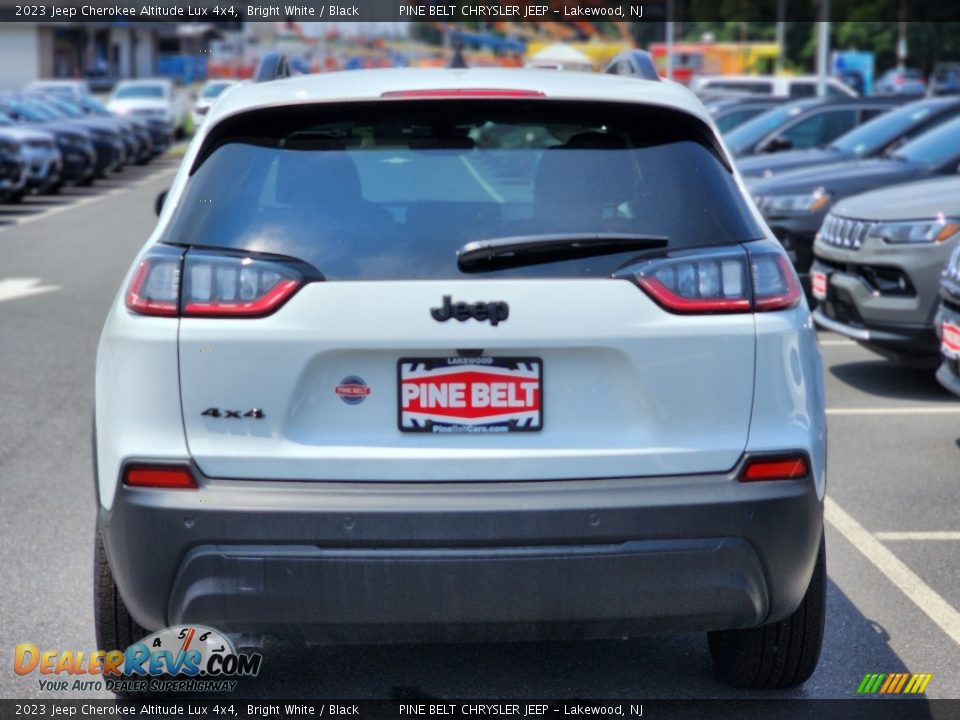 2023 Jeep Cherokee Altitude Lux 4x4 Bright White / Black Photo #6