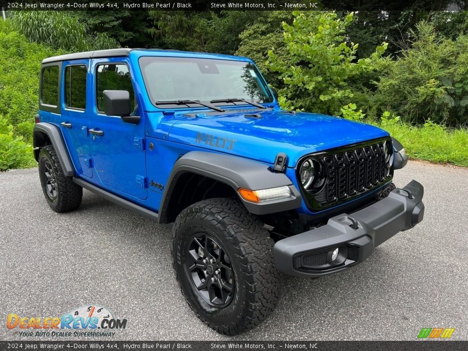 Front 3/4 View of 2024 Jeep Wrangler 4-Door Willys 4x4 Photo #4