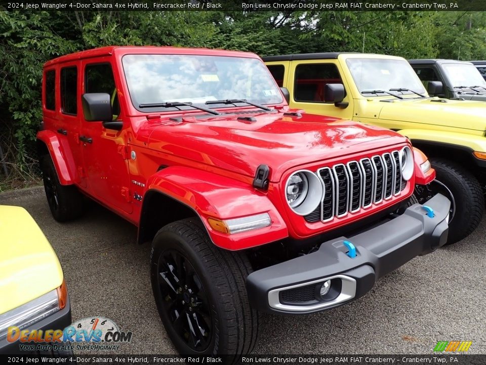 Front 3/4 View of 2024 Jeep Wrangler 4-Door Sahara 4xe Hybrid Photo #3