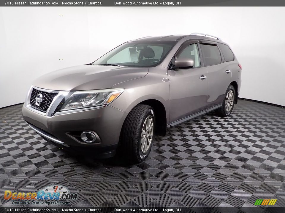 2013 Nissan Pathfinder SV 4x4 Mocha Stone / Charcoal Photo #5