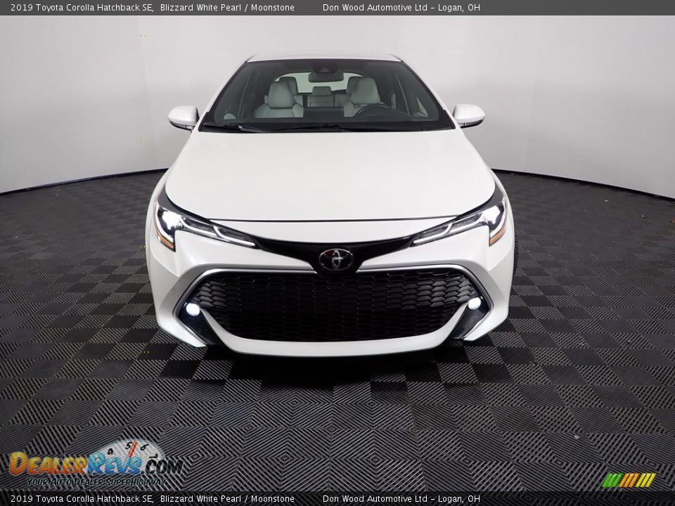 2019 Toyota Corolla Hatchback SE Blizzard White Pearl / Moonstone Photo #5