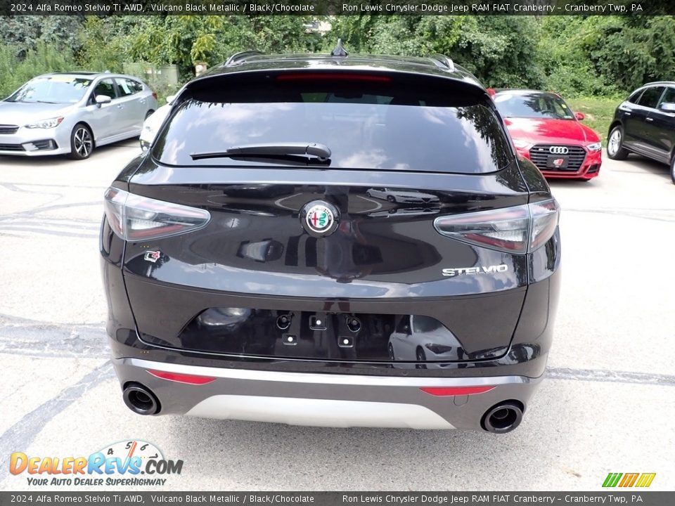 2024 Alfa Romeo Stelvio Ti AWD Vulcano Black Metallic / Black/Chocolate Photo #4
