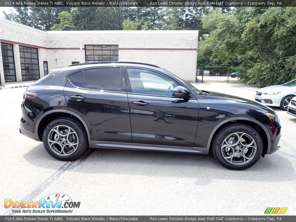 2024 Alfa Romeo Stelvio Ti AWD Vulcano Black Metallic / Black/Chocolate Photo #6