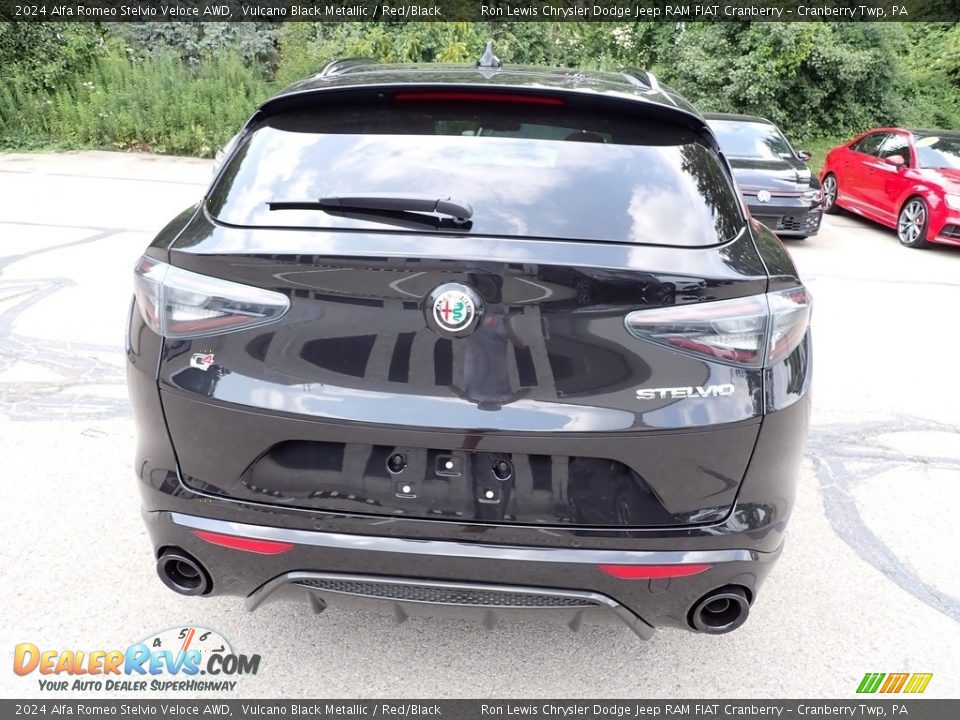 2024 Alfa Romeo Stelvio Veloce AWD Vulcano Black Metallic / Red/Black Photo #4