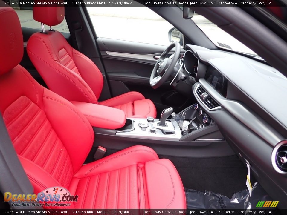 2024 Alfa Romeo Stelvio Veloce AWD Vulcano Black Metallic / Red/Black Photo #10