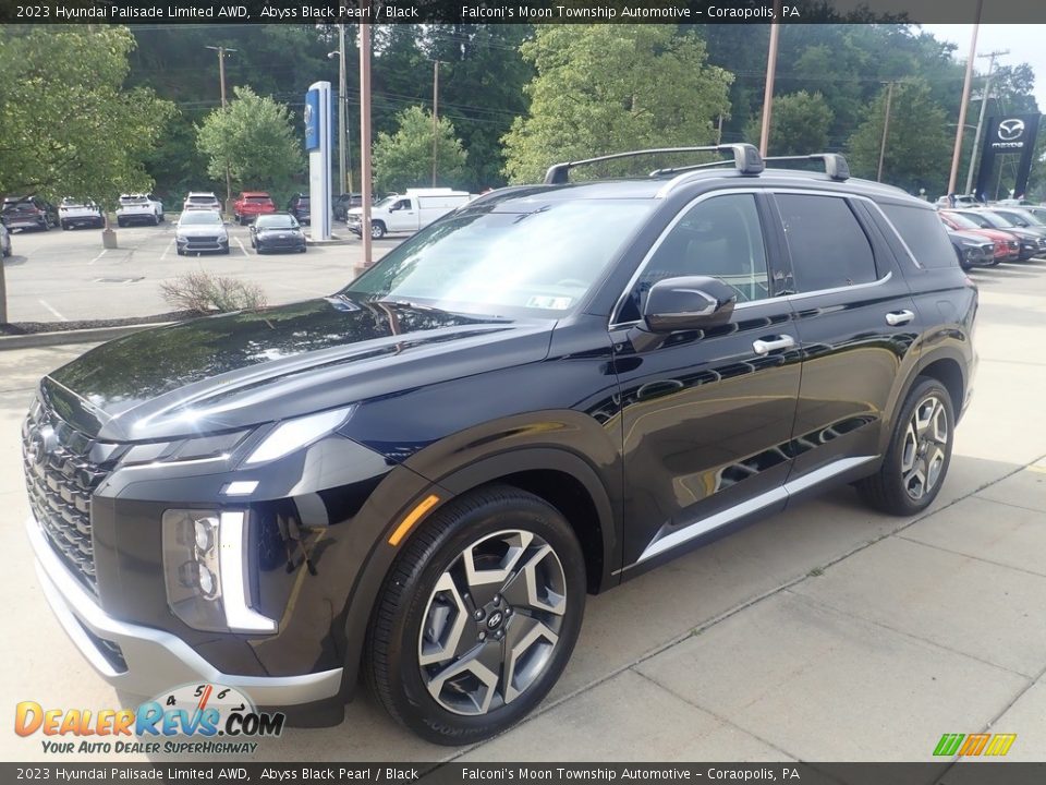 Front 3/4 View of 2023 Hyundai Palisade Limited AWD Photo #7