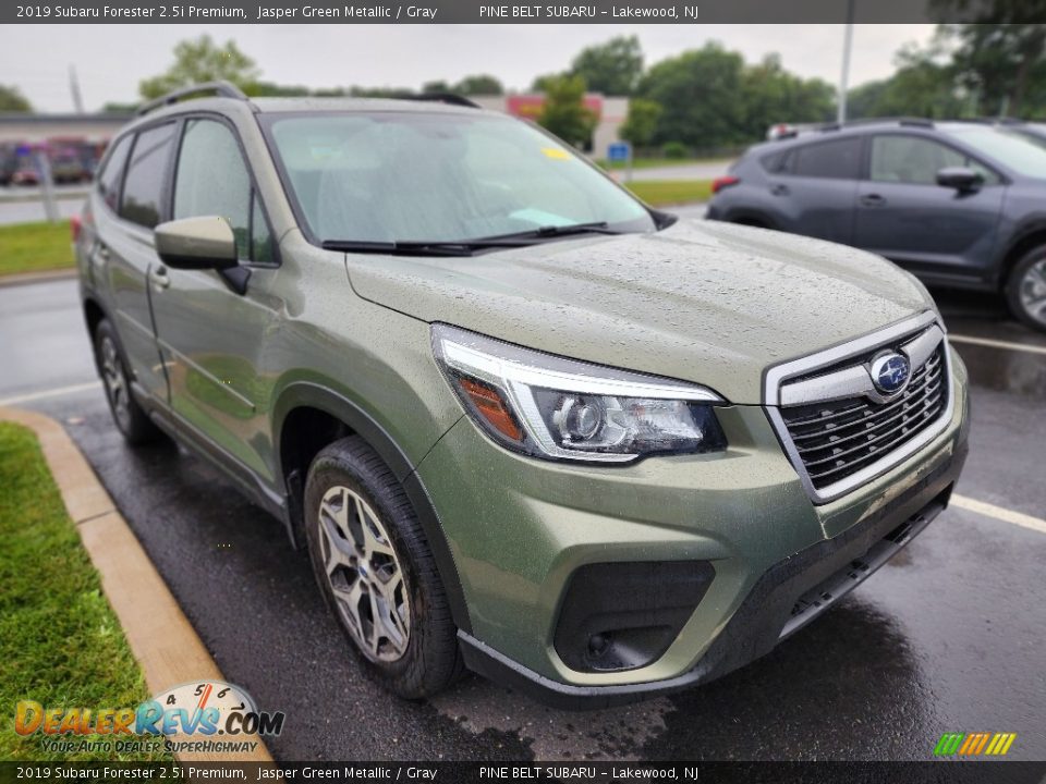 Front 3/4 View of 2019 Subaru Forester 2.5i Premium Photo #2