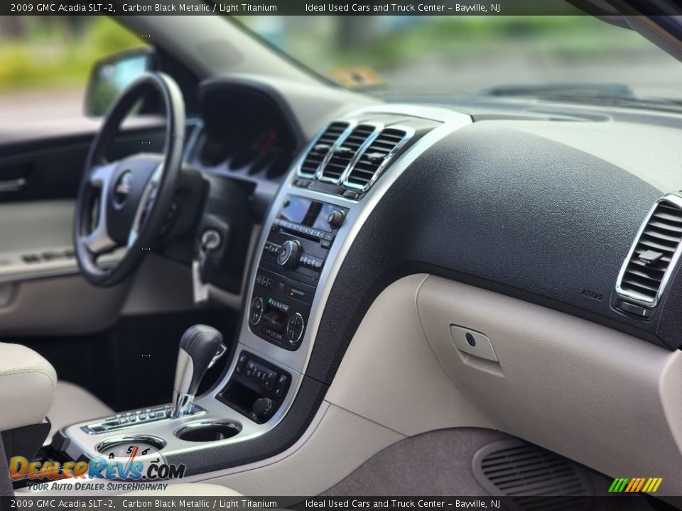 Dashboard of 2009 GMC Acadia SLT-2 Photo #12