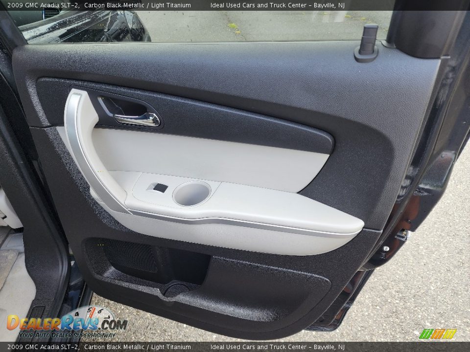 Door Panel of 2009 GMC Acadia SLT-2 Photo #14