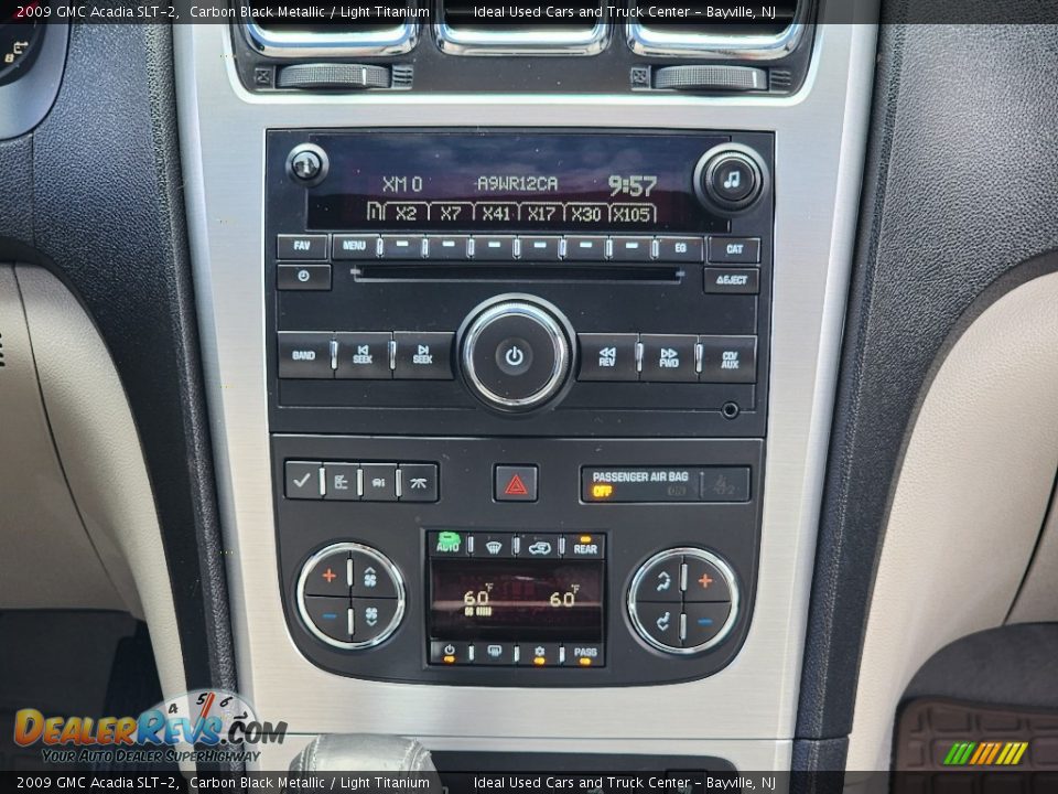 Controls of 2009 GMC Acadia SLT-2 Photo #18