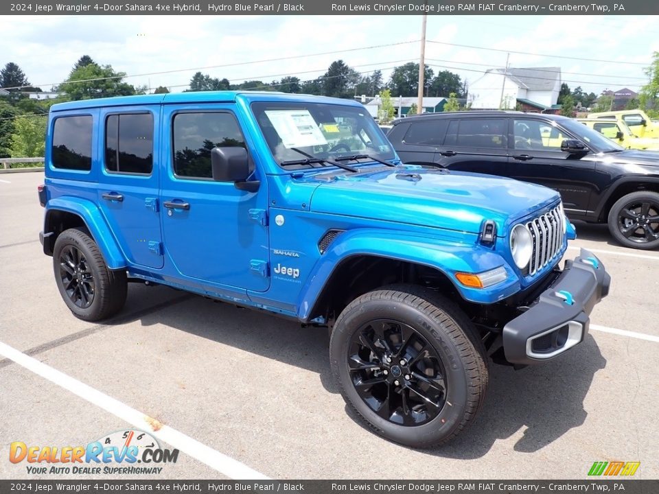 Front 3/4 View of 2024 Jeep Wrangler 4-Door Sahara 4xe Hybrid Photo #7