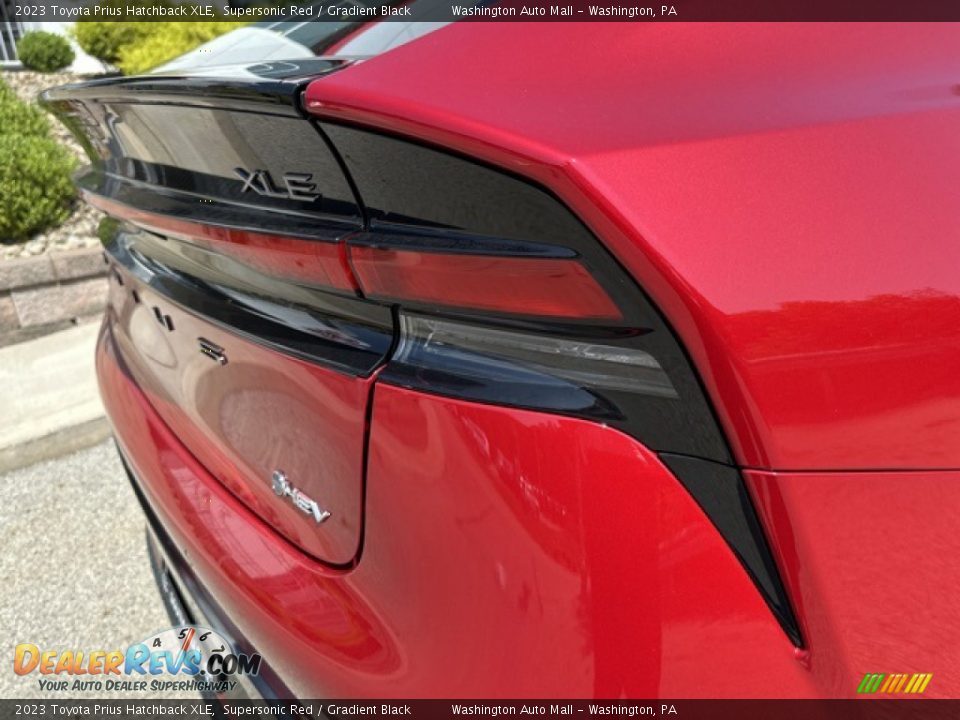 2023 Toyota Prius Hatchback XLE Supersonic Red / Gradient Black Photo #22