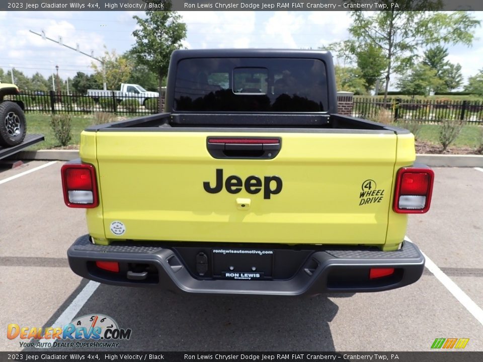 2023 Jeep Gladiator Willys 4x4 High Velocity / Black Photo #4