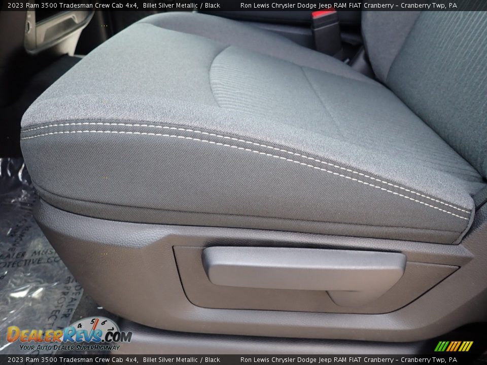 2023 Ram 3500 Tradesman Crew Cab 4x4 Billet Silver Metallic / Black Photo #16
