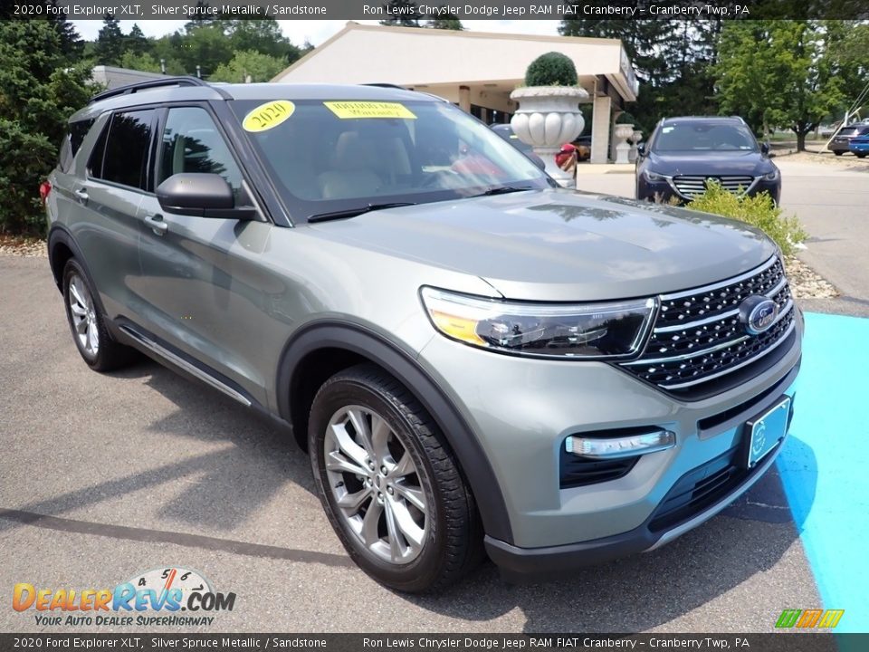 Front 3/4 View of 2020 Ford Explorer XLT Photo #3