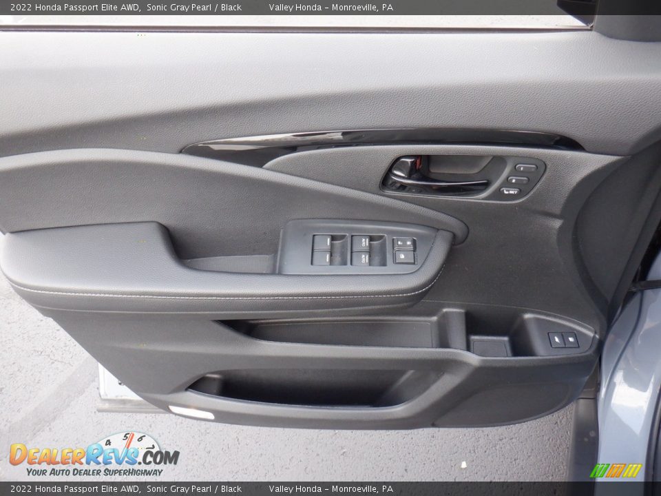 Door Panel of 2022 Honda Passport Elite AWD Photo #14