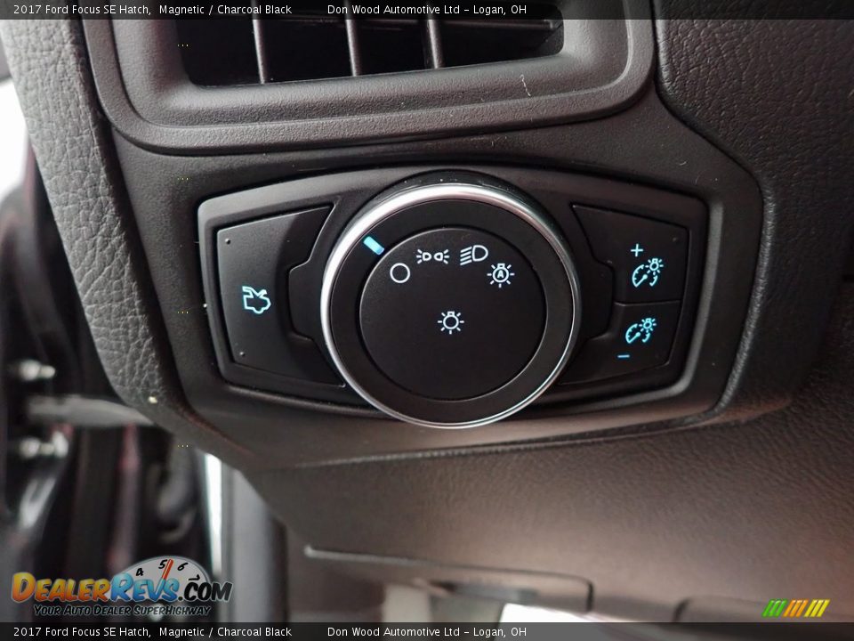 2017 Ford Focus SE Hatch Magnetic / Charcoal Black Photo #15