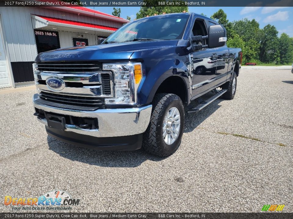 2017 Ford F250 Super Duty XL Crew Cab 4x4 Blue Jeans / Medium Earth Gray Photo #4