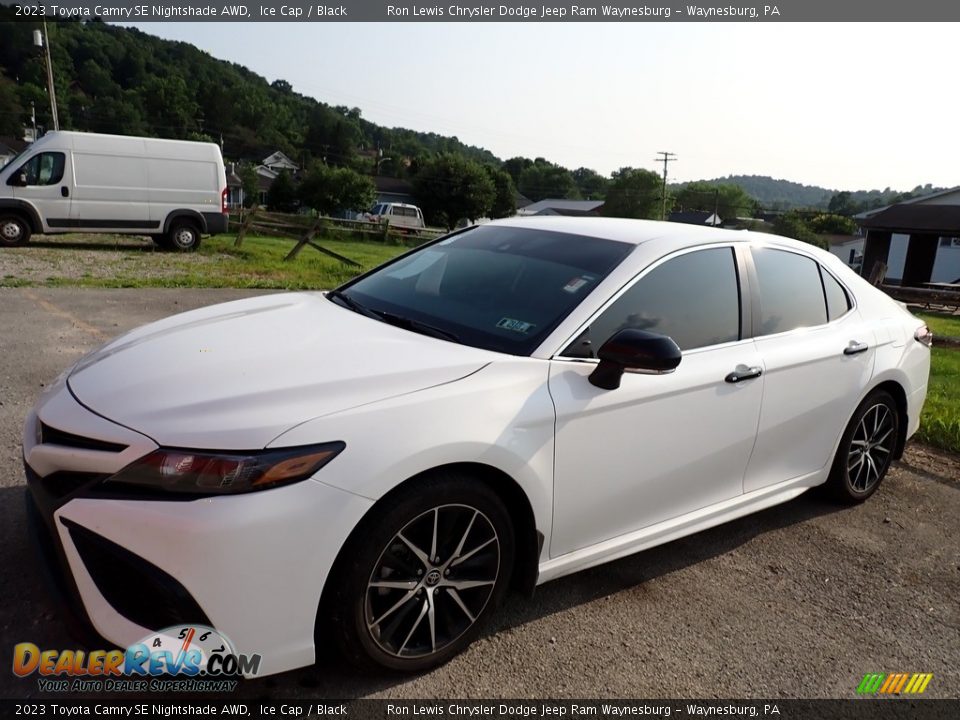 Front 3/4 View of 2023 Toyota Camry SE Nightshade AWD Photo #1