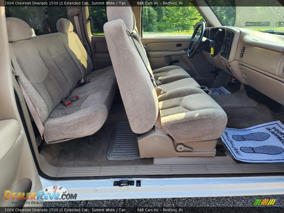 Front Seat of 2004 Chevrolet Silverado 1500 LS Extended Cab Photo #16