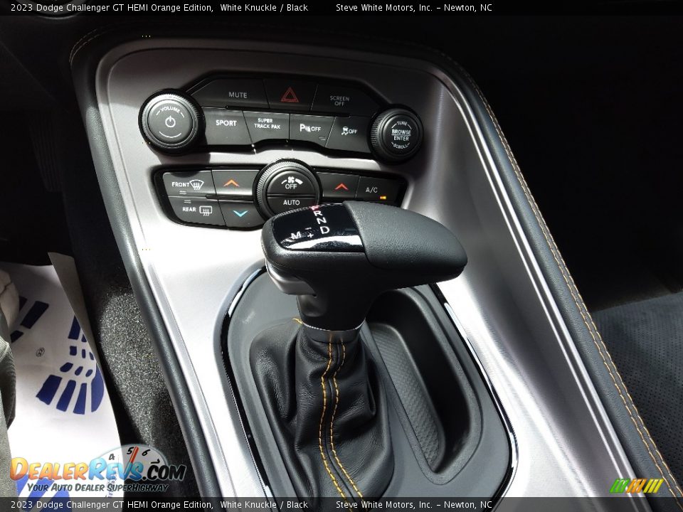 2023 Dodge Challenger GT HEMI Orange Edition Shifter Photo #21