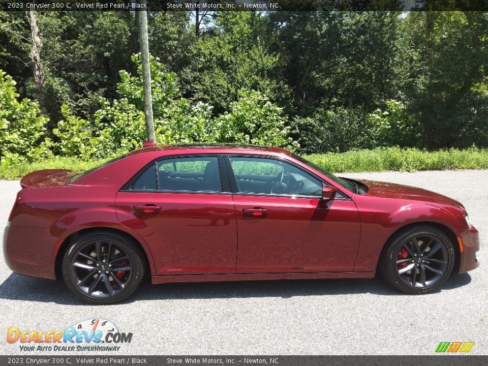 Velvet Red Pearl 2023 Chrysler 300 C Photo #4