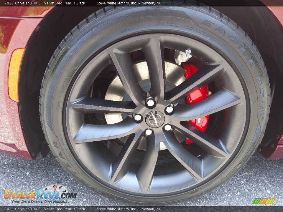 2023 Chrysler 300 C Wheel Photo #9