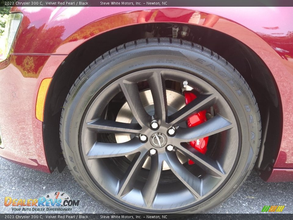 2023 Chrysler 300 C Wheel Photo #10