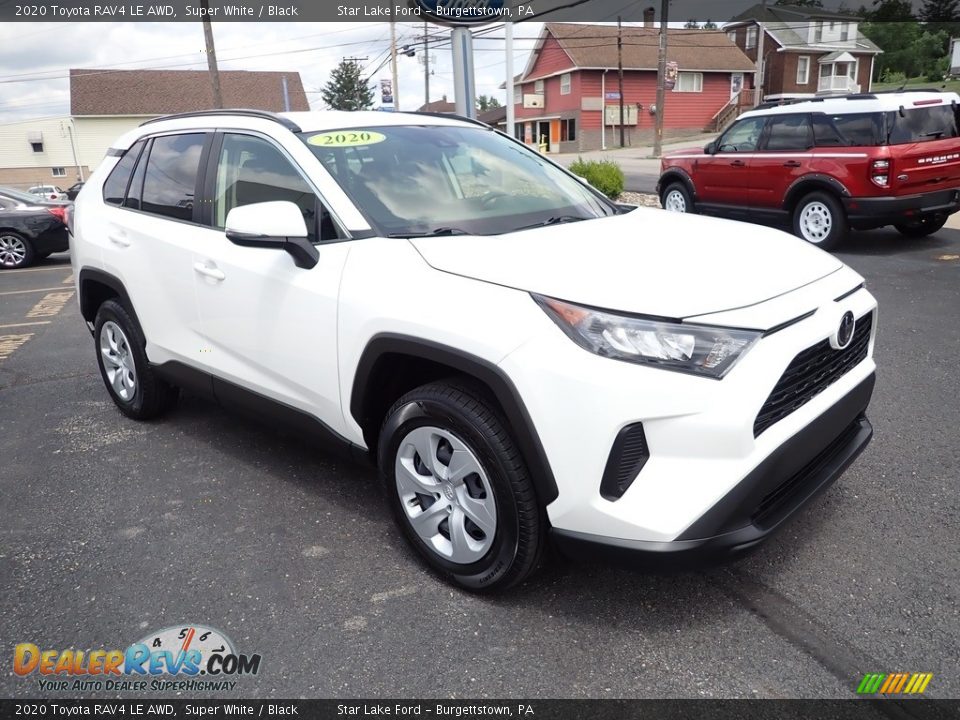 Front 3/4 View of 2020 Toyota RAV4 LE AWD Photo #7