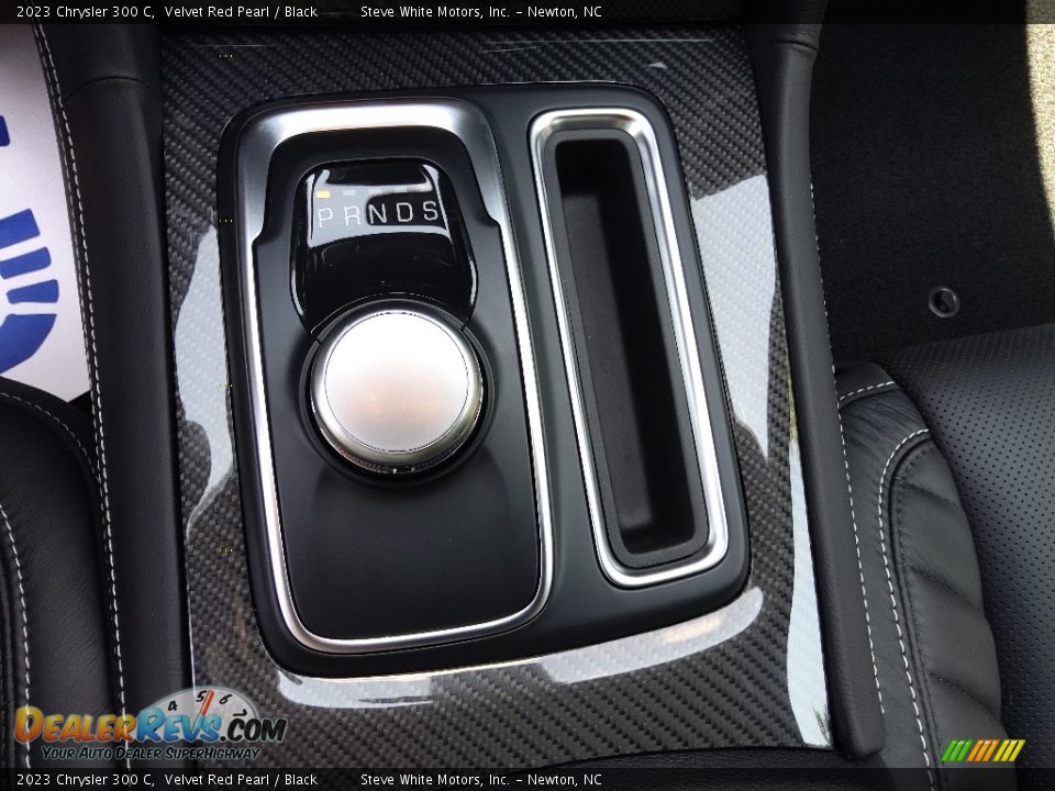 2023 Chrysler 300 C Shifter Photo #17