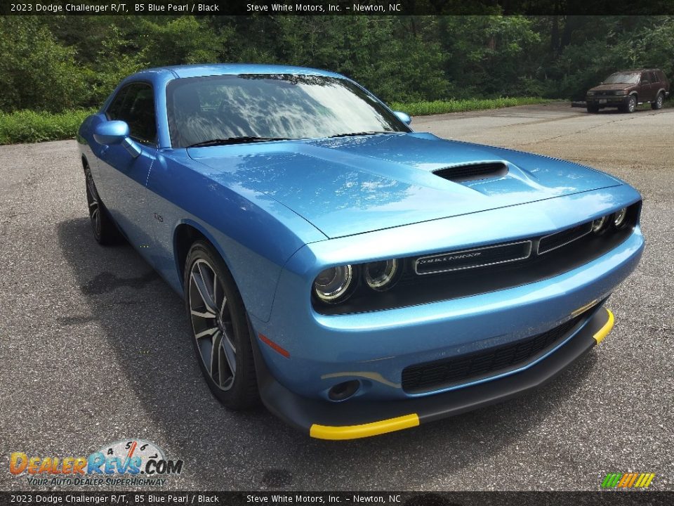 B5 Blue Pearl 2023 Dodge Challenger R/T Photo #4