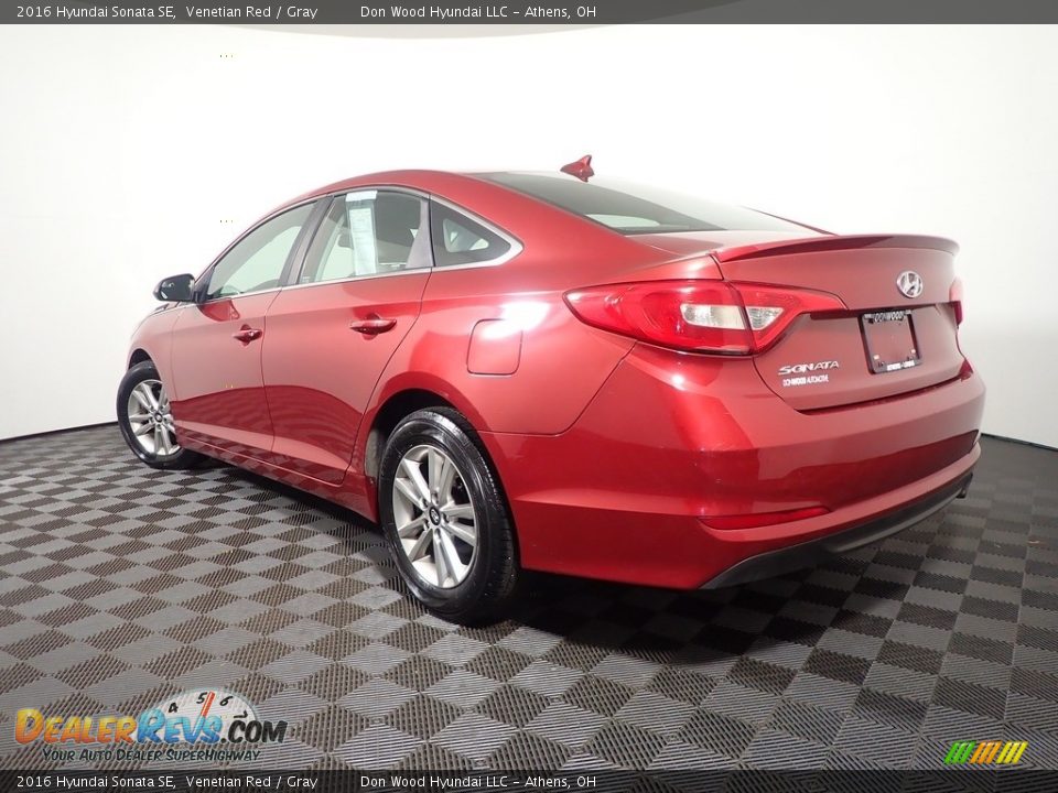 2016 Hyundai Sonata SE Venetian Red / Gray Photo #8