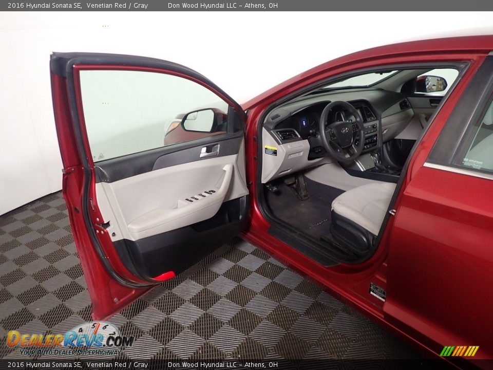 2016 Hyundai Sonata SE Venetian Red / Gray Photo #15