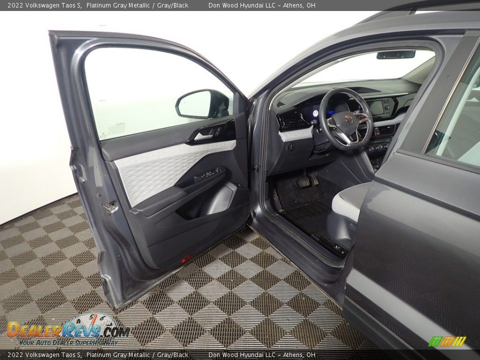2022 Volkswagen Taos S Platinum Gray Metallic / Gray/Black Photo #16