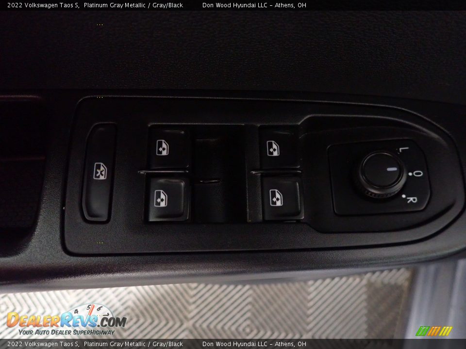 2022 Volkswagen Taos S Platinum Gray Metallic / Gray/Black Photo #17