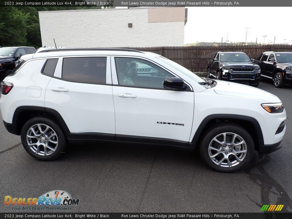 2023 Jeep Compass Latitude Lux 4x4 Bright White / Black Photo #7