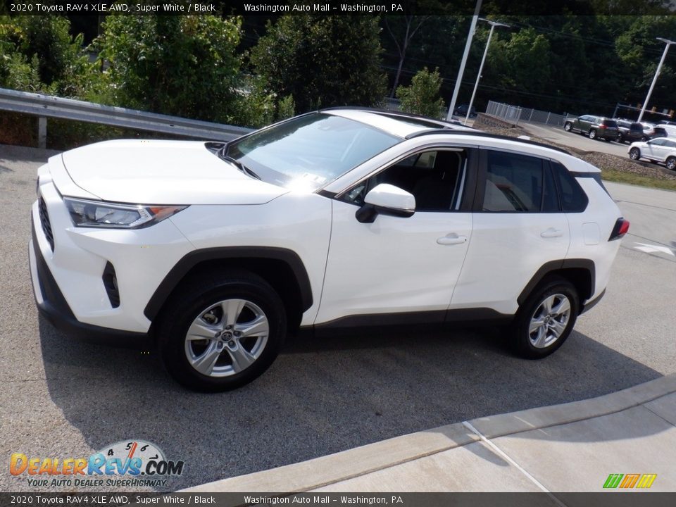 2020 Toyota RAV4 XLE AWD Super White / Black Photo #16