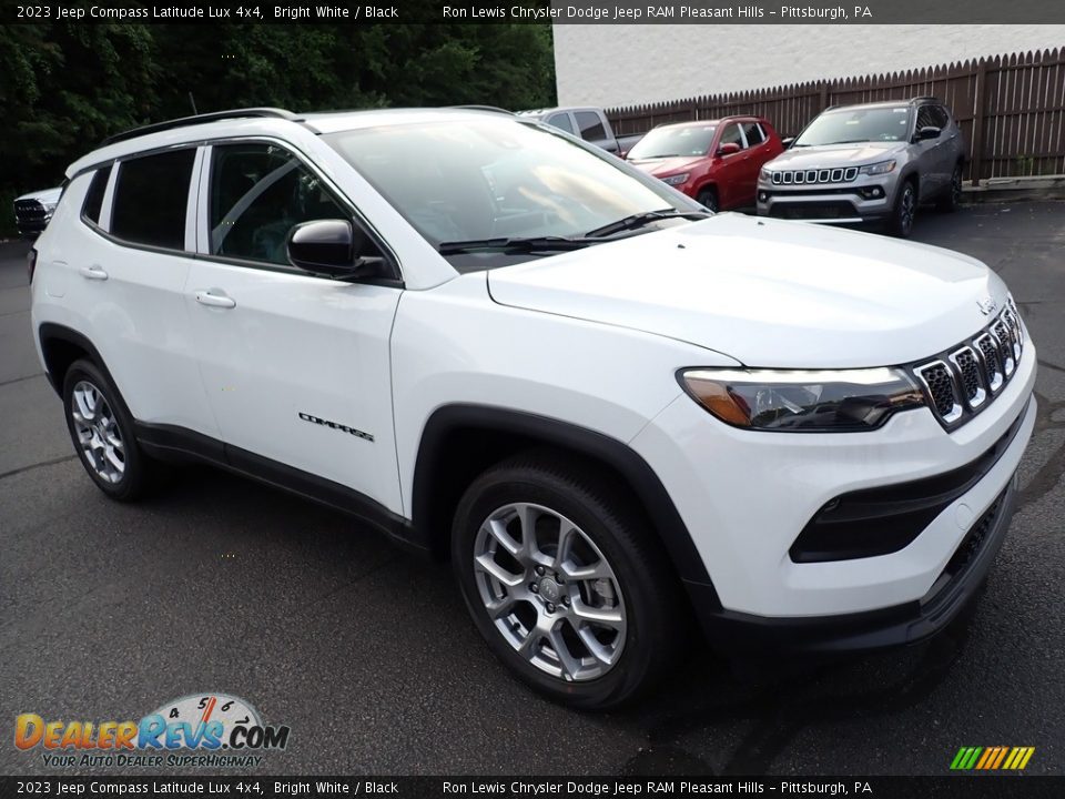 2023 Jeep Compass Latitude Lux 4x4 Bright White / Black Photo #8