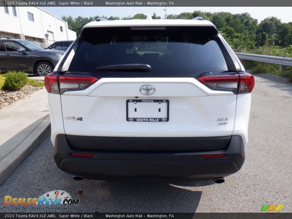 2020 Toyota RAV4 XLE AWD Super White / Black Photo #17