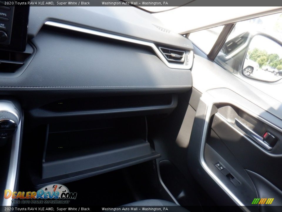 2020 Toyota RAV4 XLE AWD Super White / Black Photo #28