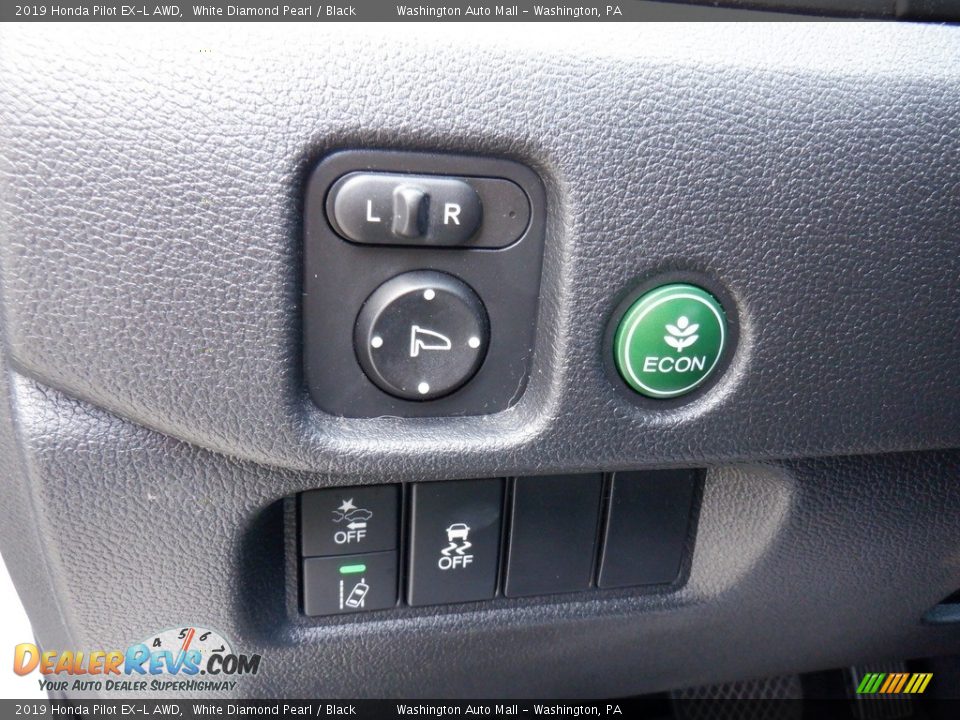 Controls of 2019 Honda Pilot EX-L AWD Photo #15