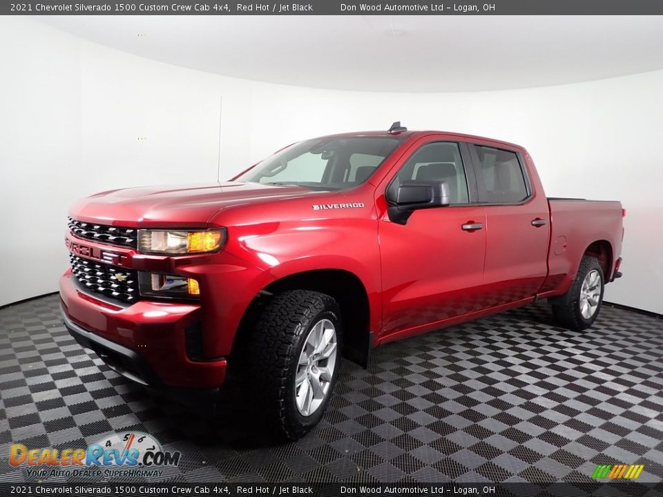 2021 Chevrolet Silverado 1500 Custom Crew Cab 4x4 Red Hot / Jet Black Photo #5