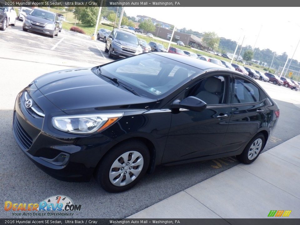 2016 Hyundai Accent SE Sedan Ultra Black / Gray Photo #6