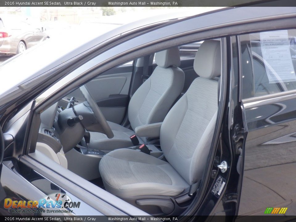 Front Seat of 2016 Hyundai Accent SE Sedan Photo #13