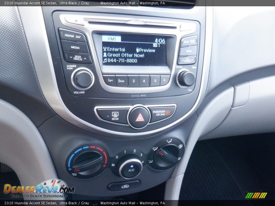 Controls of 2016 Hyundai Accent SE Sedan Photo #16