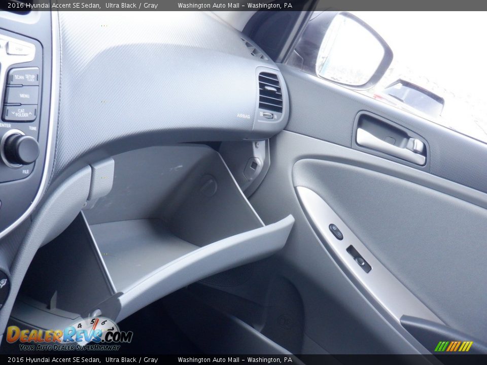 2016 Hyundai Accent SE Sedan Ultra Black / Gray Photo #22