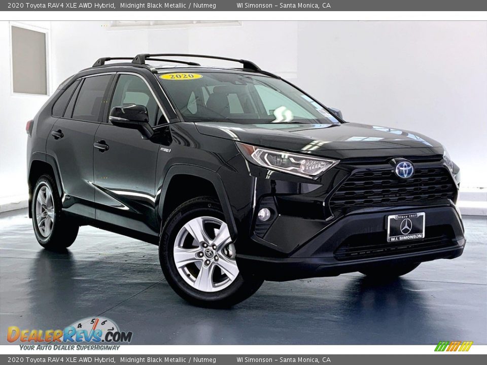 Front 3/4 View of 2020 Toyota RAV4 XLE AWD Hybrid Photo #33