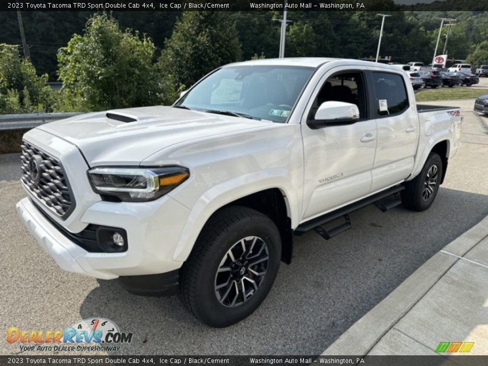 Front 3/4 View of 2023 Toyota Tacoma TRD Sport Double Cab 4x4 Photo #7