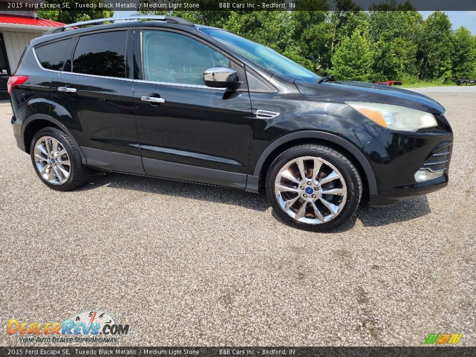 2015 Ford Escape SE Tuxedo Black Metallic / Medium Light Stone Photo #24